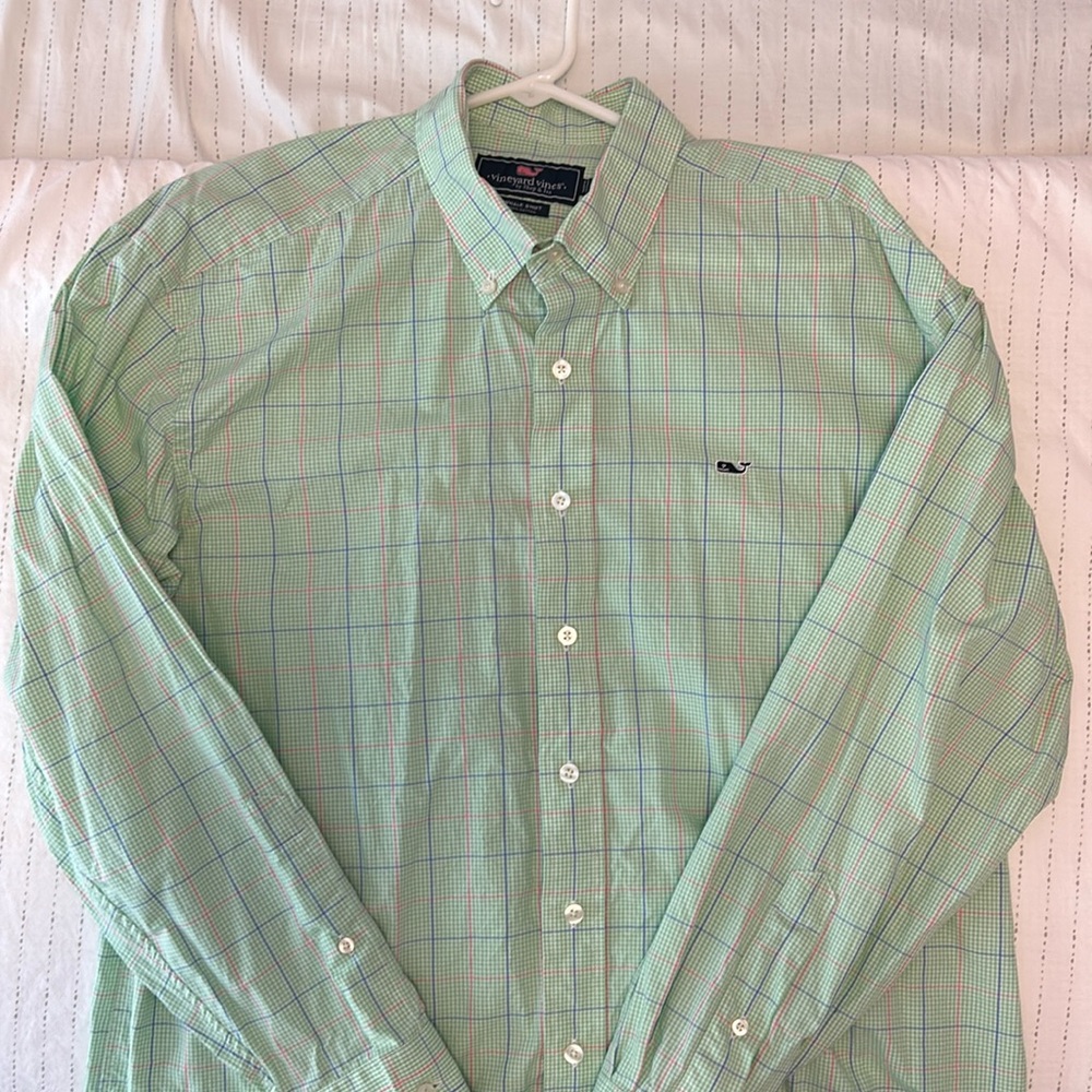 Vineyard Vines button down shirt size large